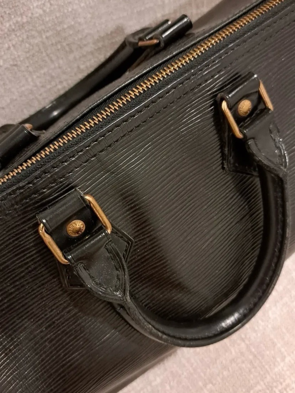 Louis Vuitton Black Epi Leather Speedy 25 - Picture 4 of 11